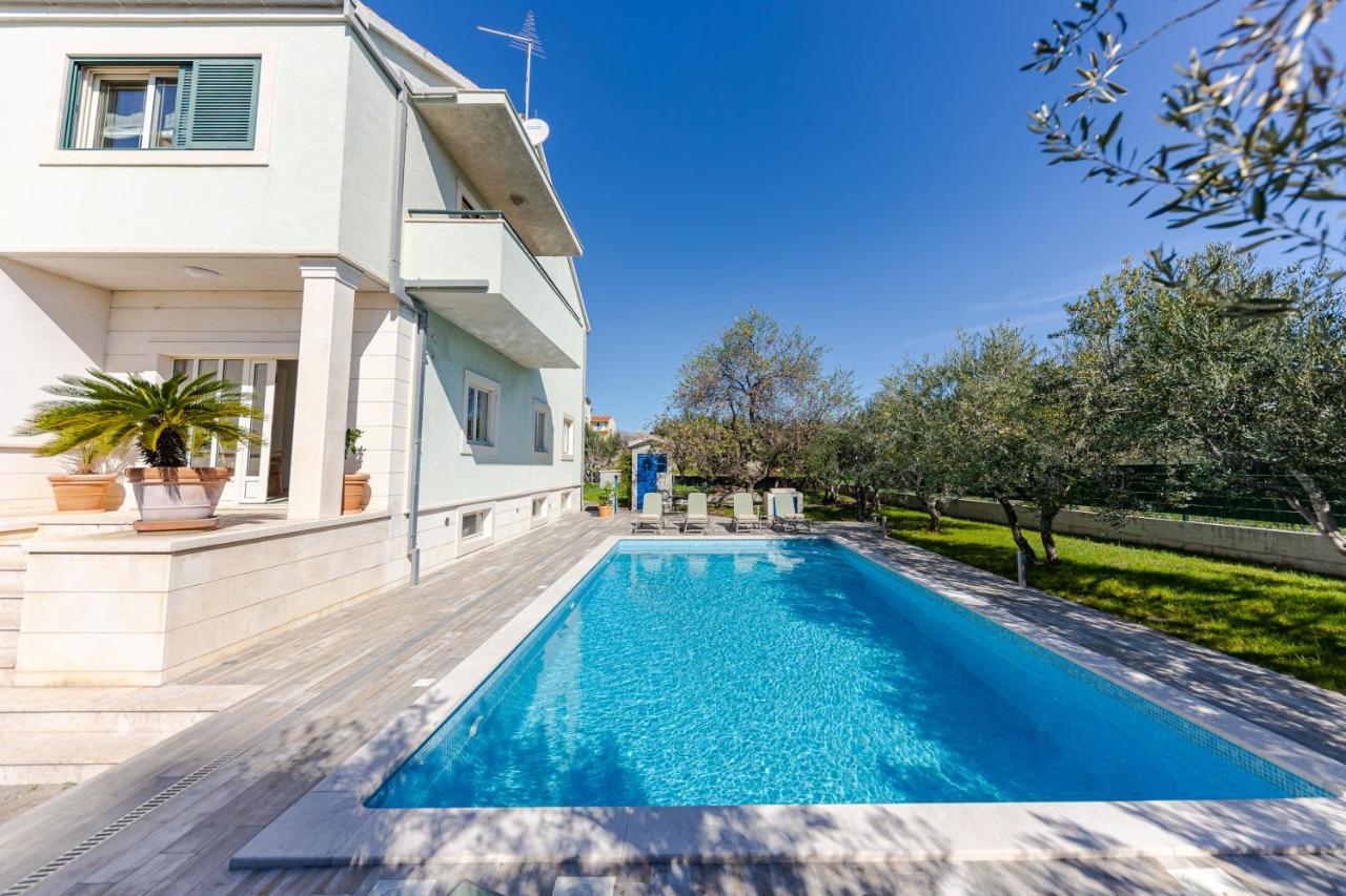 The Olive Poolhouse Apartment สปลิท ภายนอก รูปภาพ