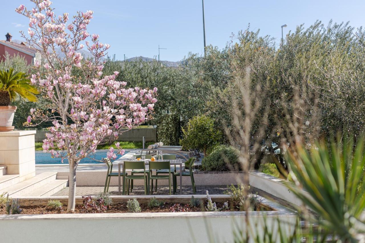 The Olive Poolhouse Apartment สปลิท ภายนอก รูปภาพ