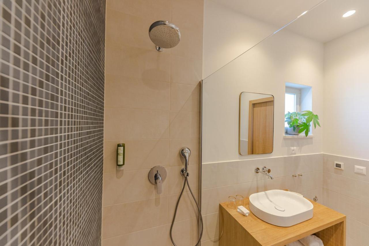 The Olive Poolhouse Apartment สปลิท ภายนอก รูปภาพ